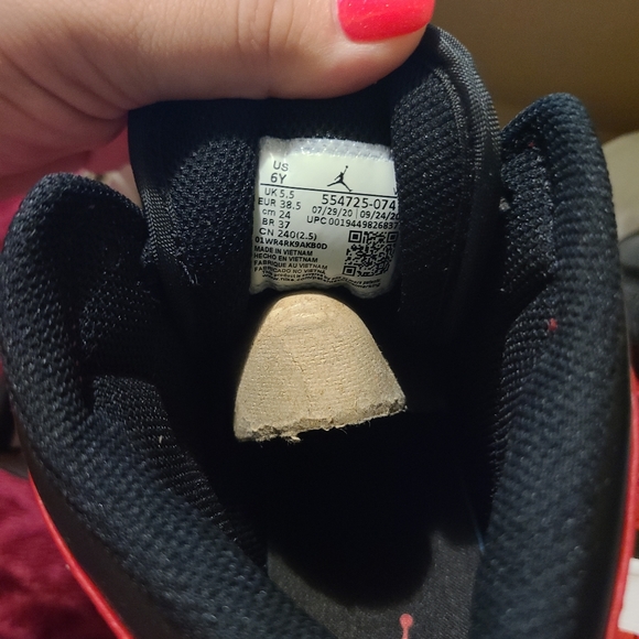 Too small - Picture 2 of 4